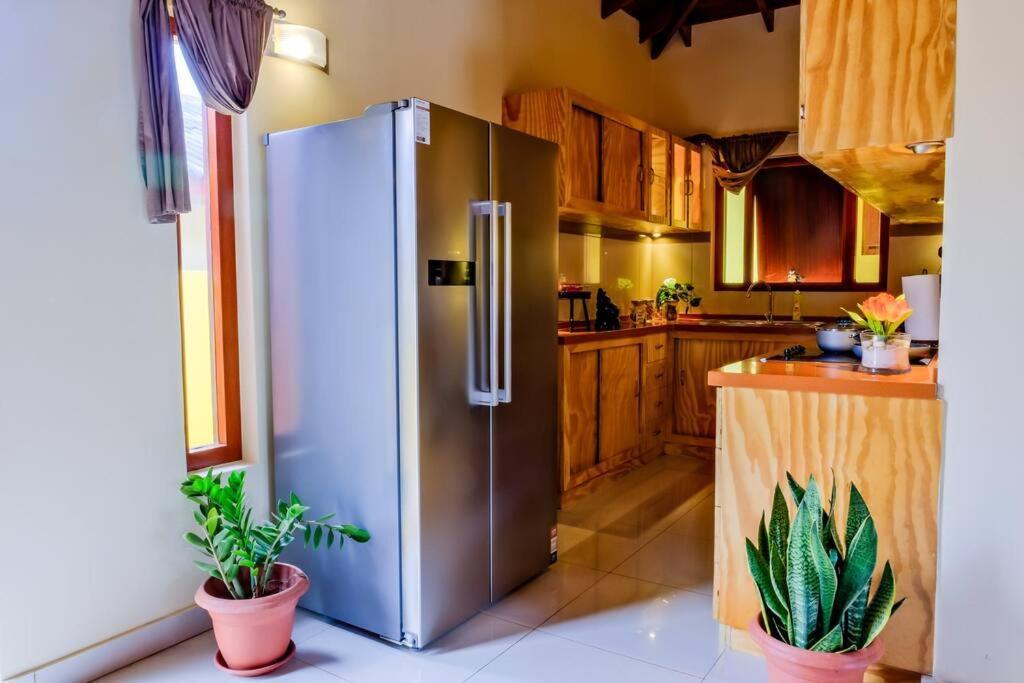Iona'S Home: Vibrant 2Bedroom Home Near Willemstad Exterior foto
